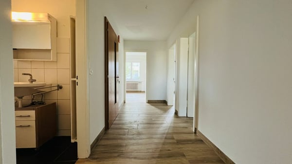 Charmante 3.5-Zimmer Gartenwohnung mit Renovierungen, Sitzplatz und schönem Garten 9