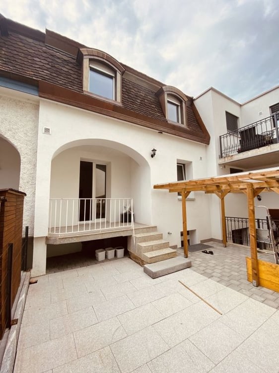 Renoviertes 4.5-Zimmer-Haus mit Sitzplatz und Keller - Ideal für Singles, Paare oder kleine Familien 4