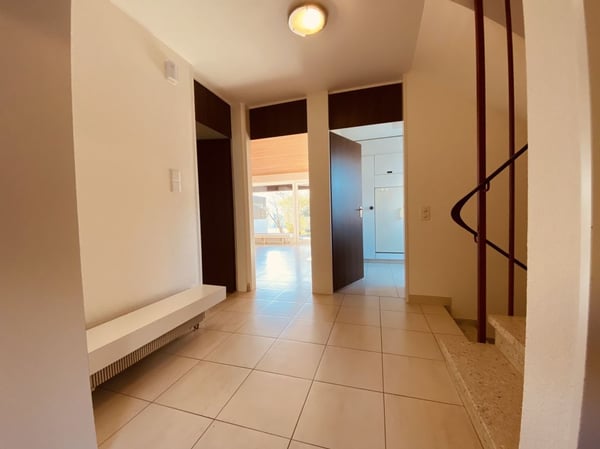 Gepflegtes 5.5-Zimmer Doppelhaus mit Garten, Garage und Parkplatz 4