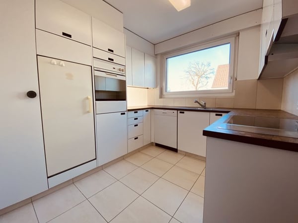 Gepflegtes 5.5-Zimmer Doppelhaus mit Garten, Garage und Parkplatz 5