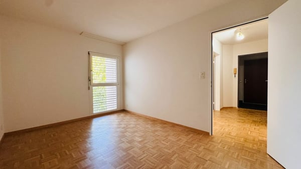 Schöne 3.5-Zimmer-Wohnung mit neuer Küche, neuem Bad, kleinem Balkon und Kellerabteil 7
