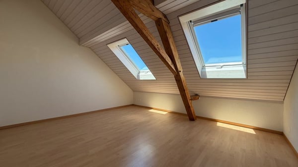 Lichtdurchflutete 4.5-Zimmer-Dachwohnung mit Balkon und Parkplatz 6