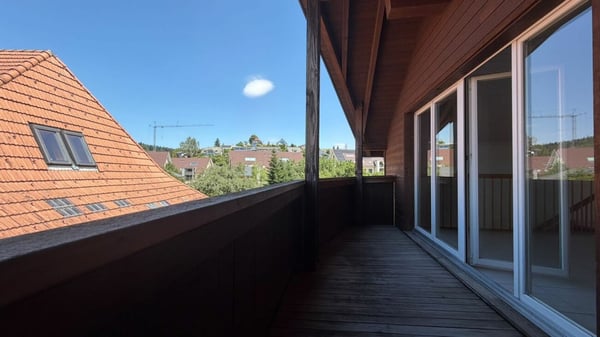 Lichtdurchflutete 4.5-Zimmer-Dachwohnung mit Balkon und Parkplatz 11