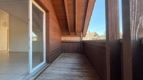 Lichtdurchflutete 4.5-Zimmer-Dachwohnung mit Balkon und Parkplatz 10