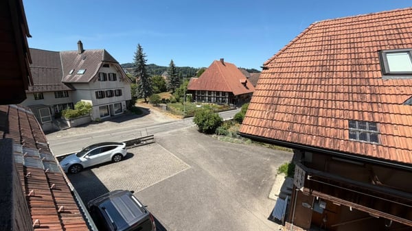 Lichtdurchflutete 4.5-Zimmer-Dachwohnung mit Balkon und Parkplatz 12