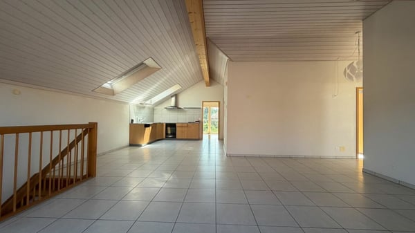 Lichtdurchflutete 4.5-Zimmer-Dachwohnung mit Balkon und Parkplatz 3