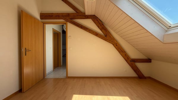 Lichtdurchflutete 4.5-Zimmer-Dachwohnung mit Balkon und Parkplatz 7