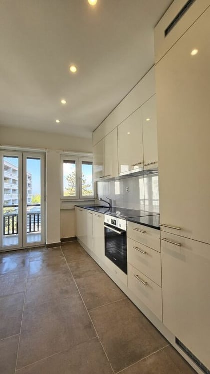 Grosszügige, sanierte 2.5-Zimmerwohnung mit Balkon, Waschturm & Keller - ohne Lift, in Basel 3