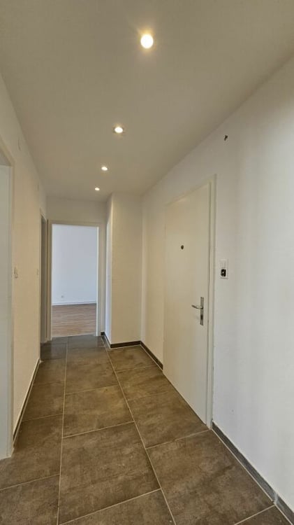 Grosszügige, sanierte 2.5-Zimmerwohnung mit Balkon, Waschturm & Keller - ohne Lift, in Basel 8