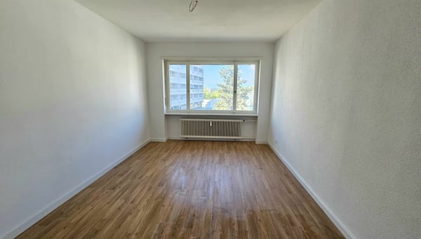 Grosszügige, sanierte 2.5-Zimmerwohnung mit Balkon, Waschturm & Keller - ohne Lift, in Basel 7