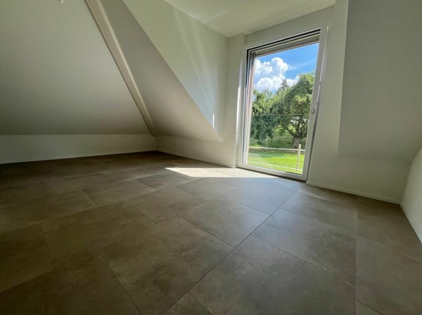 Neuwertiges Doppel-Einfamilienhaus (F1) mit 2 Nasszellen, 2 Parkplätzen, Garten und Sitzplatz 39