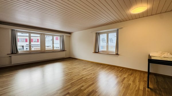 Pflegeleichtes Zweifamilienhaus mit 2 Wohneinheiten, Garage und 4-5 Parkplätzen in Ramlinsburg 17