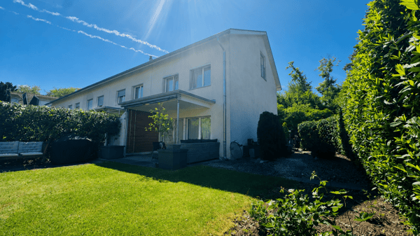 Eck-Einfamilienhaus im Baurecht mit Garten, Hobbyraum und Einstellhallenplatz