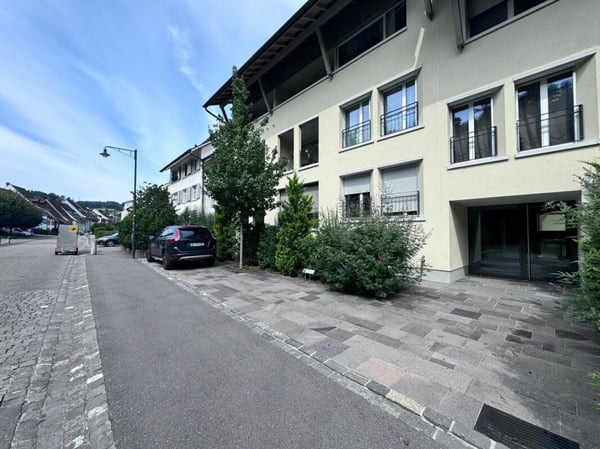 Moderne 2-Zimmer-Wohnung mit Loggia und Einstellhallenplatz in Pratteln