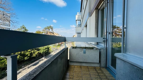 Komplett sanierte 1.5-Zimmerwohnung mit 2 Bädern, 2 Balkonen und 1 Tiefgaragenplatz 12