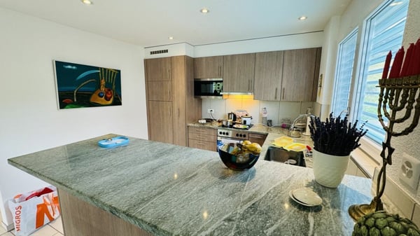 Wunderschönes 5.5-Zimmer Doppelhaus mit Garten, Sitzplatz, Balkon und 2 Parkplätzen 6
