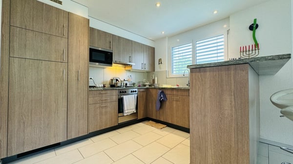 Wunderschönes 5.5-Zimmer Doppelhaus mit Garten, Sitzplatz, Balkon und 2 Parkplätzen 18