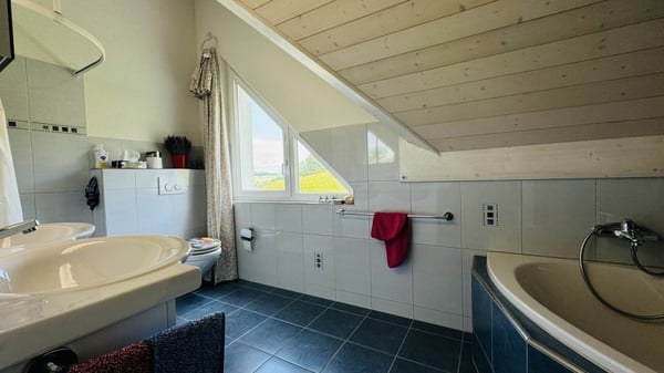 Wunderschönes 5.5-Zimmer Doppelhaus mit Garten, Sitzplatz, Balkon und 2 Parkplätzen 13