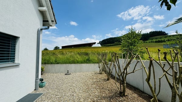 Wunderschönes 5.5-Zimmer Doppelhaus mit Garten, Sitzplatz, Balkon und 2 Parkplätzen 24