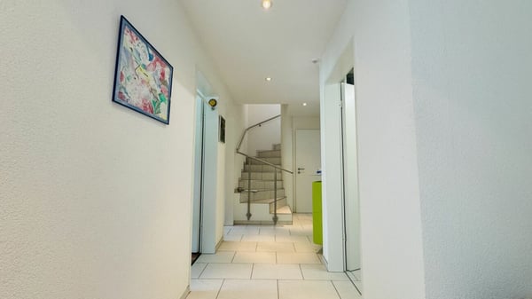 Wunderschönes 5.5-Zimmer Doppelhaus mit Garten, Sitzplatz, Balkon und 2 Parkplätzen 8