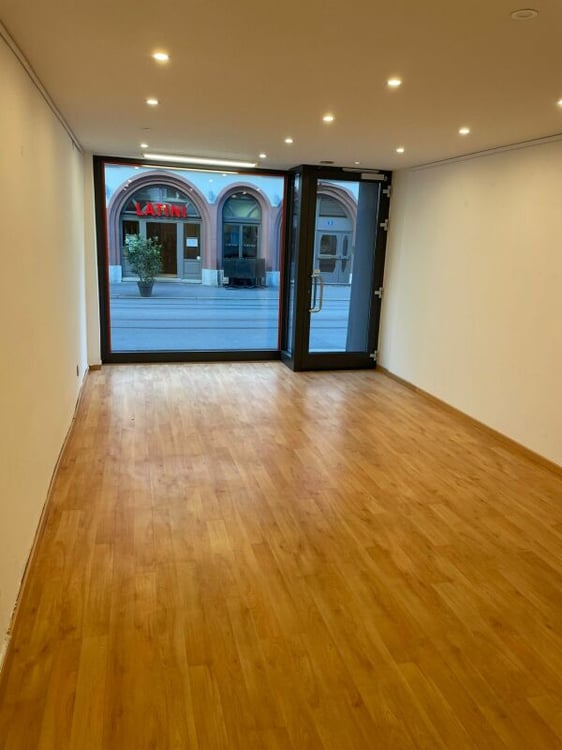 EXKLUSIVES GEWERBELOKAL AN AAA-LAGE - NUR WENIGE SCHRITTE VOM BARFÜSSERPLATZ 7