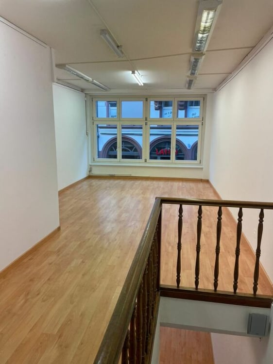 EXKLUSIVES GEWERBELOKAL AN AAA-LAGE - NUR WENIGE SCHRITTE VOM BARFÜSSERPLATZ 8