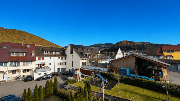 4.5-Zimmer-Maisonette mit Balkon, 2 Nasszellen, 2 Tiefgaragenplätzen, Waschturm und Keller 1