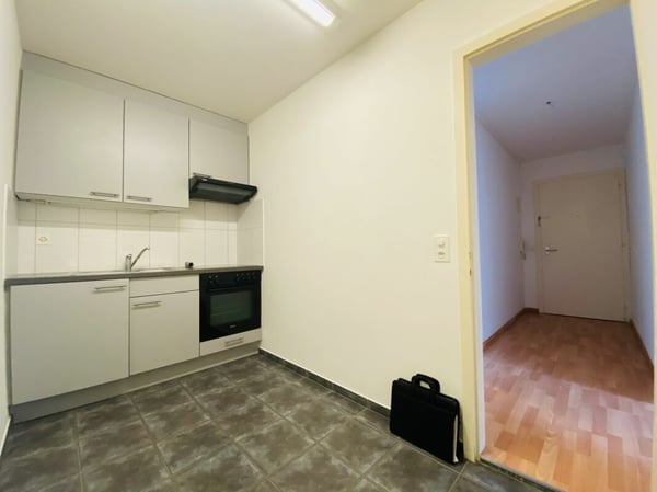 Gepflegte 2.5-Zimmerwohnung mit Lift und Balkon 2