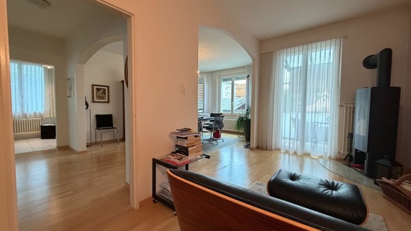 2 WOHNUNGEN + GARTEN + GÄSTEZIMMER + GARAGE/PARKPLÄTZE + MIETEINNAHMEN - SELTENE CHANCE 6