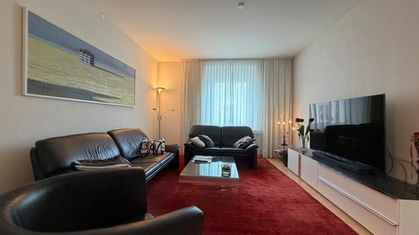 2 WOHNUNGEN + GARTEN + GÄSTEZIMMER + GARAGE/PARKPLÄTZE + MIETEINNAHMEN - SELTENE CHANCE 17