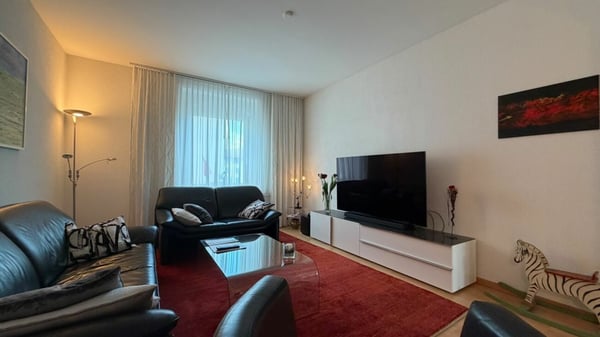 2 WOHNUNGEN + GARTEN + GÄSTEZIMMER + GARAGE/PARKPLÄTZE + MIETEINNAHMEN - SELTENE CHANCE 5