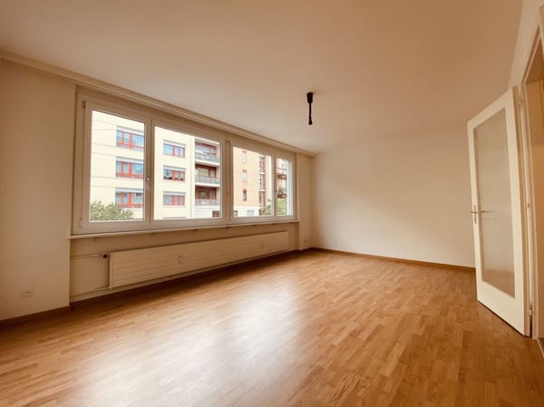 Helle und gemütliche 2 Zimmerwohnung mit Bad und Küche per sofort 1
