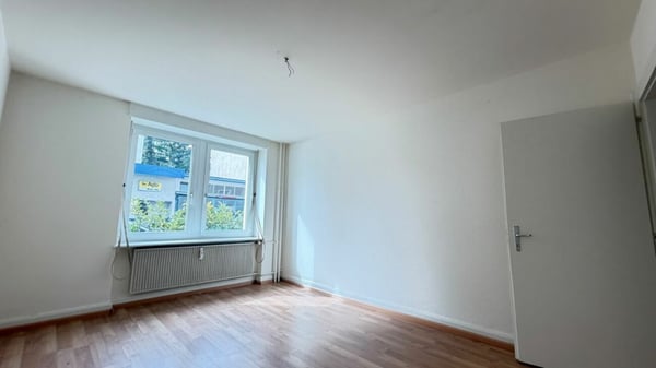 Einfache 2.5-EG-Zimmer-Wohnung mit Balkon und Kellerabteil 4