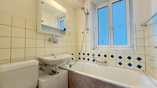 Einfache 2.5-EG-Zimmer-Wohnung mit Balkon und Kellerabteil 8