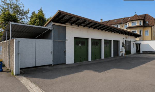Seltene Chance - 2 Wohnungen, Atelier & 5 Parkplätze 1