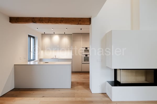 Repräsentative Liegenschaft (2-Generationen-Haus und sep. Studio/Atelier) an begehrter Lage 13