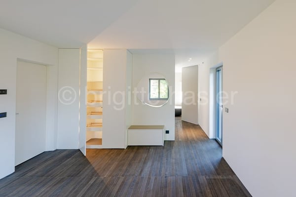 Repräsentative Liegenschaft (2-Generationen-Haus und sep. Studio/Atelier) an begehrter Lage 10