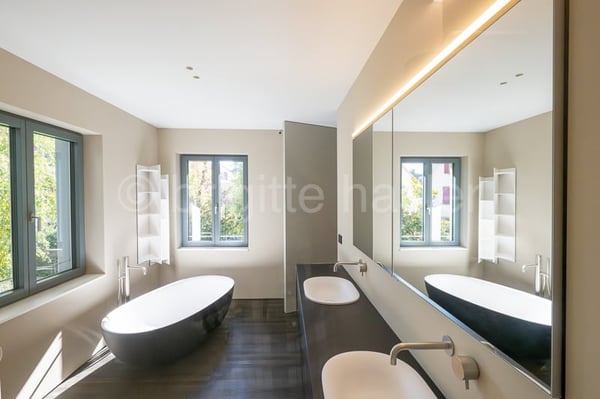 Repräsentative Liegenschaft (2-Generationen-Haus und sep. Studio/Atelier) an begehrter Lage 11