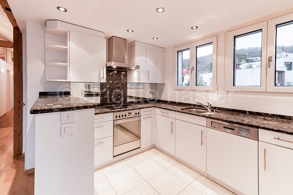 Schöne 7.5-Zi-Eigentumswohnung im Dachgeschoss an beliebter Riehener Lage 3