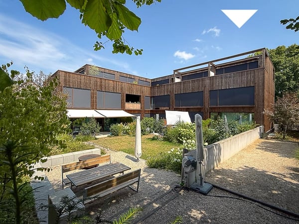 Modernes Eckreihenhaus mit privatem Gartenanteil an beliebter Wohnlage in Bottmingen