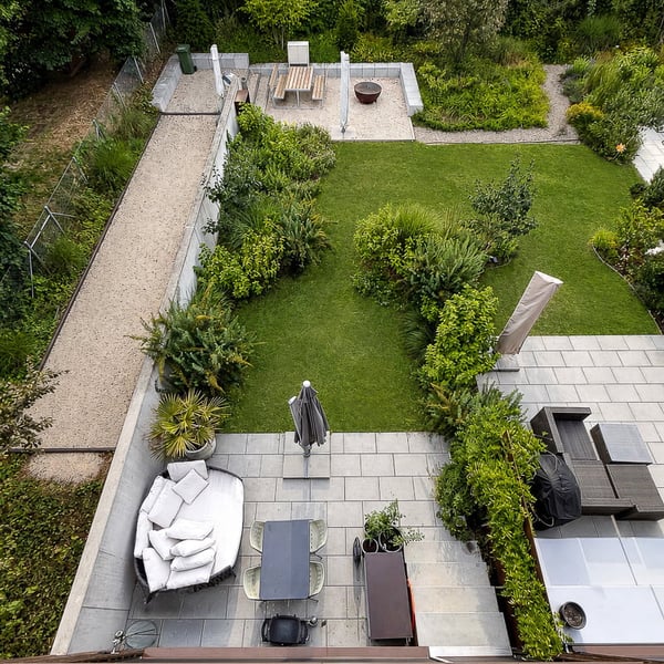 Hochmoderne Wohnung mit Hauscharakter und eigenem Gartenanteil in Bottmingen 5