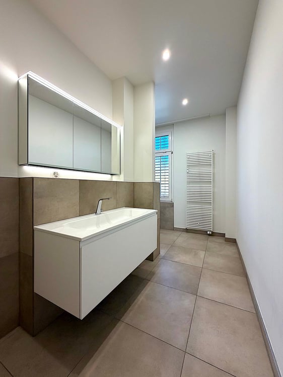 Moderne 5.5 Zimmer Etagenwohnung zentral gelegen 7