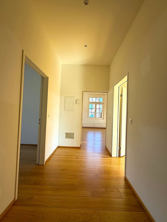 Moderne 5.5 Zimmer Etagenwohnung zentral gelegen 5
