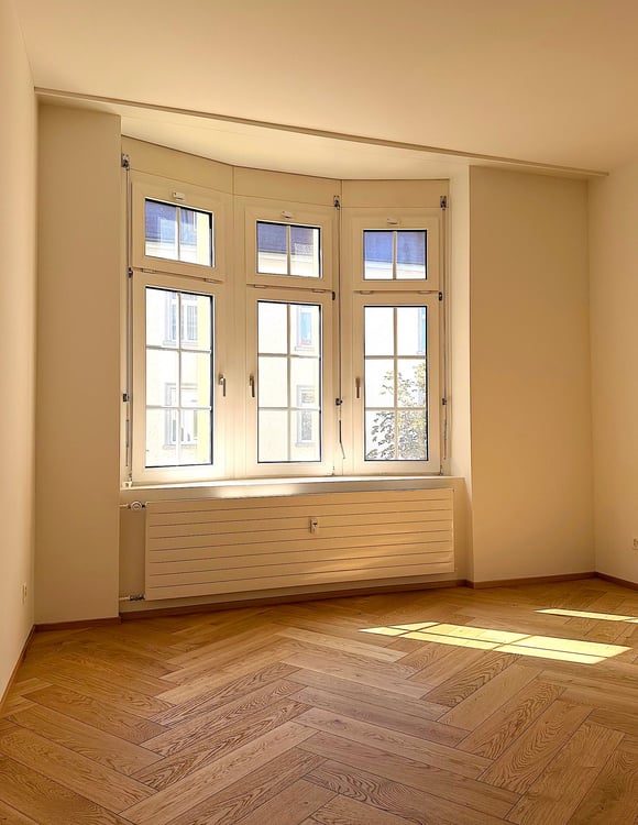 Moderne 8.5 Zimmer Etagenwohnung zentral gelegen 3