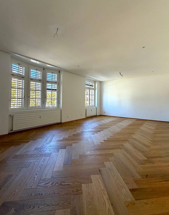 Moderne 8.5 Zimmer Etagenwohnung zentral gelegen 4