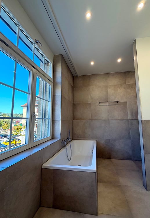 Moderne 8.5 Zimmer Etagenwohnung zentral gelegen 11