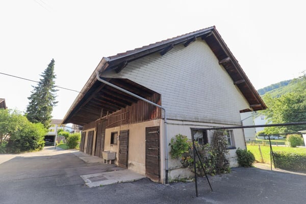 1'824 m2 Bauland mit zwei grossen, bestehenden Gebäuden 10