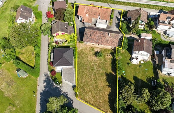 1'824 m2 Bauland mit zwei grossen, bestehenden Gebäuden 1