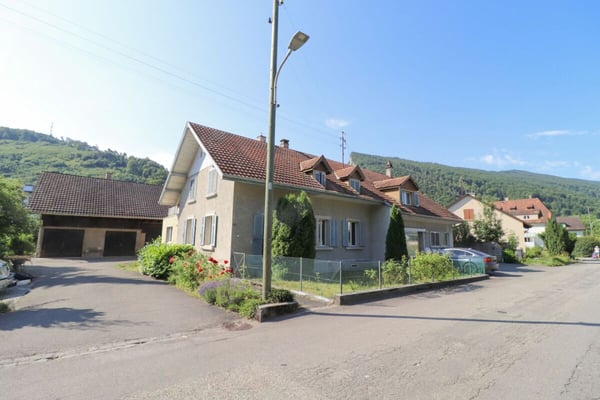 1'824 m2 Bauland mit zwei grossen, bestehenden Gebäuden 12