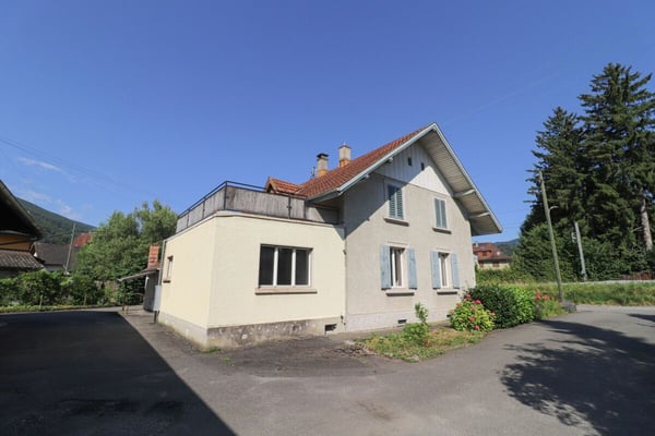 1'824 m2 Bauland mit zwei grossen, bestehenden Gebäuden 3